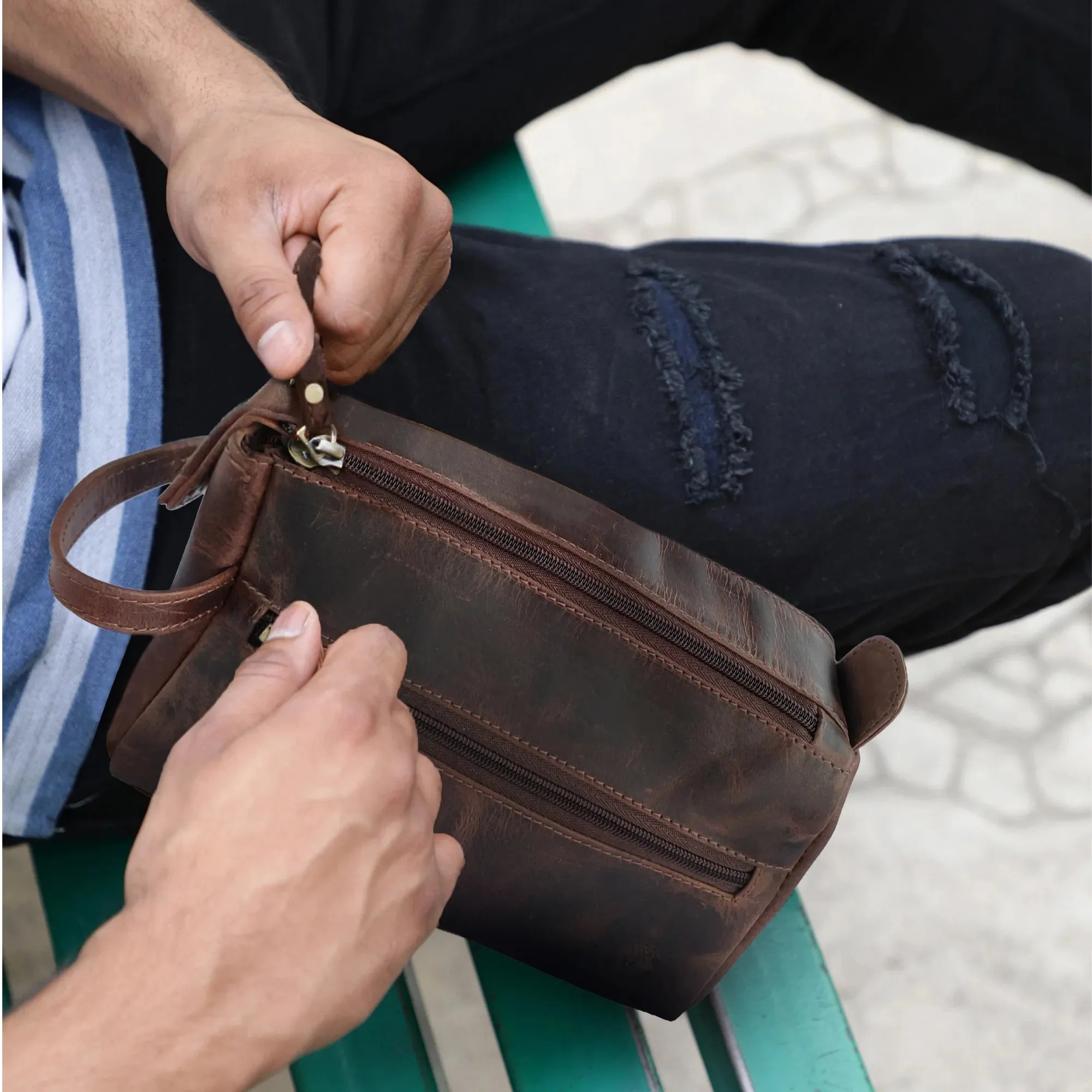 Leather Toiletry Bag for Men (Walnut Brown * 36 pcs)