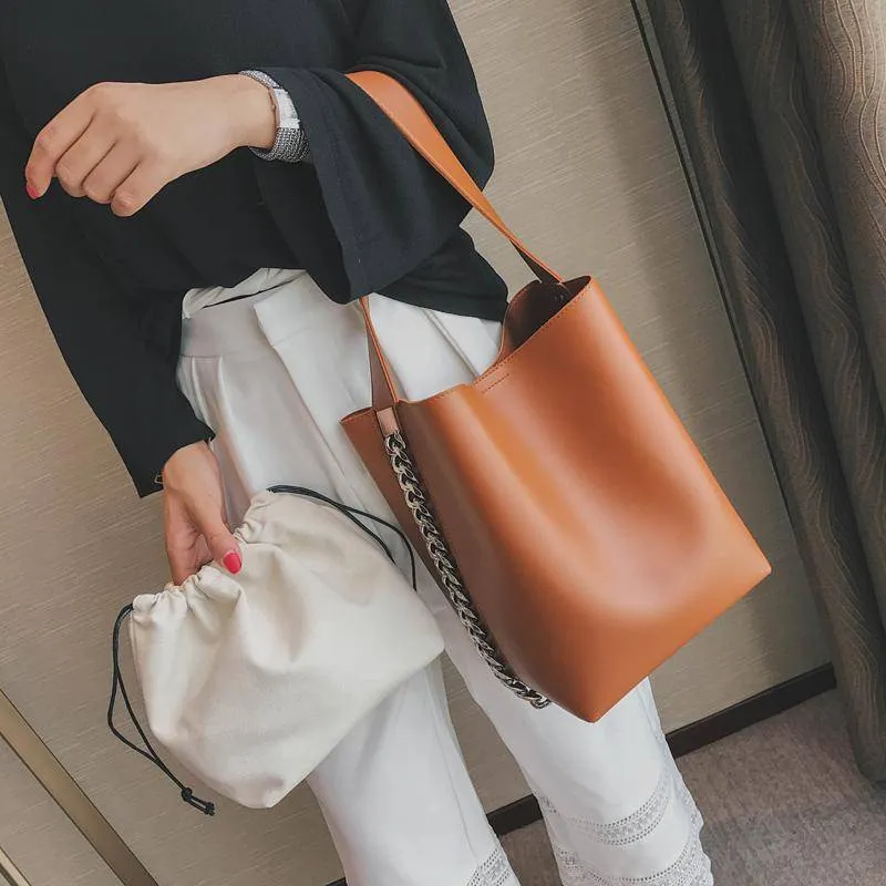 Medium size Chain bucket  Shoulder bag